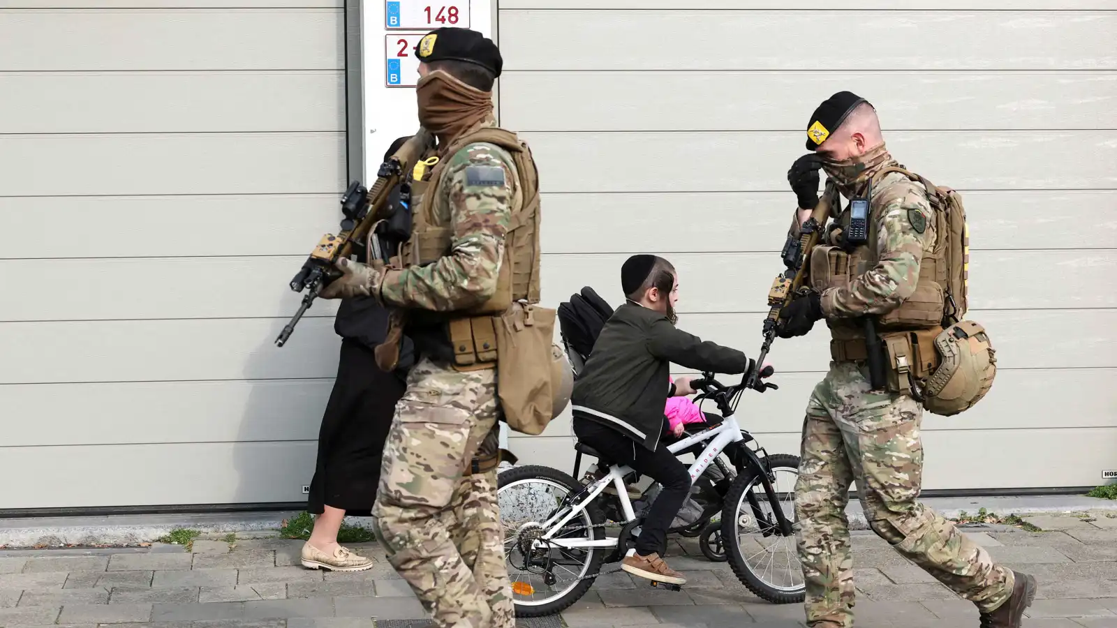 خبراء: الخلايا الإيرانية النائمة تهدد قلب أوروبا