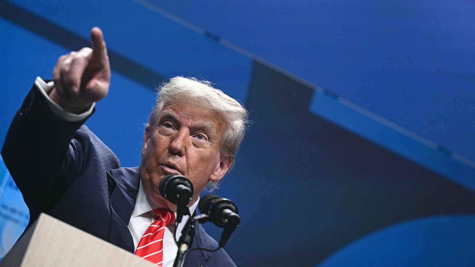 سباق مع الصين.. ترامب يخطط لتعزيز الذكاء الاصطناعي في مجال الكهرباء