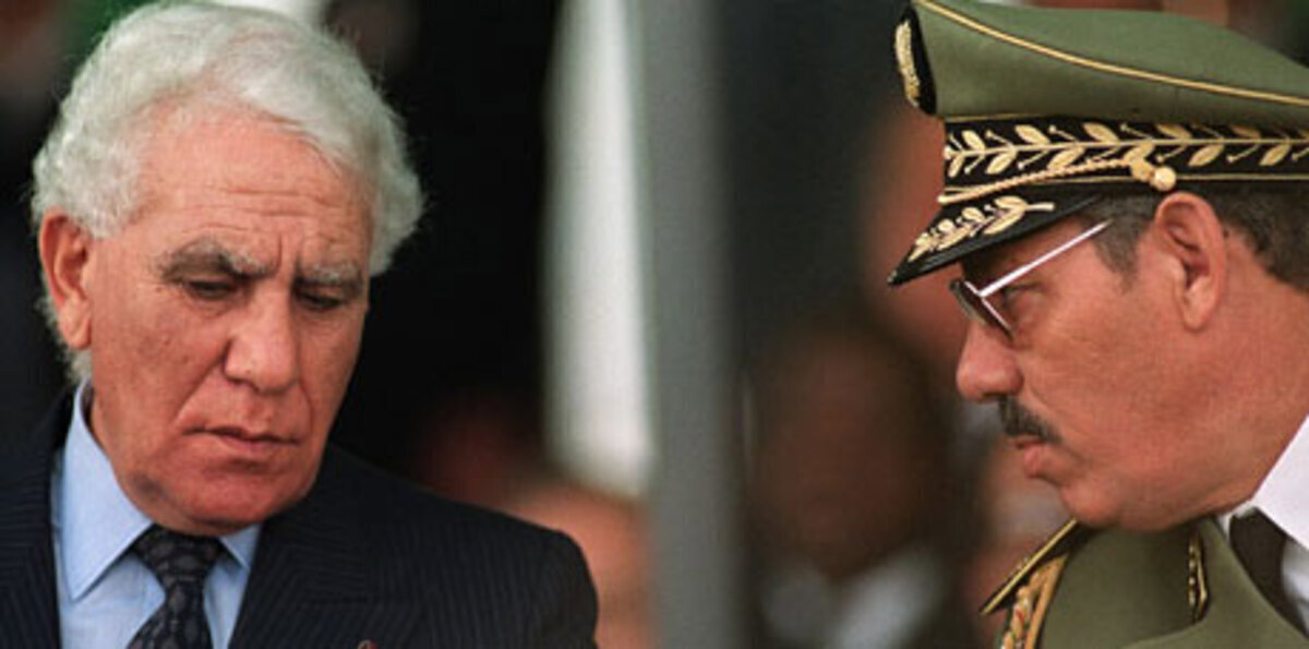 الجزائر..وزير الدفاع السابق يعترض على سجن جنرال