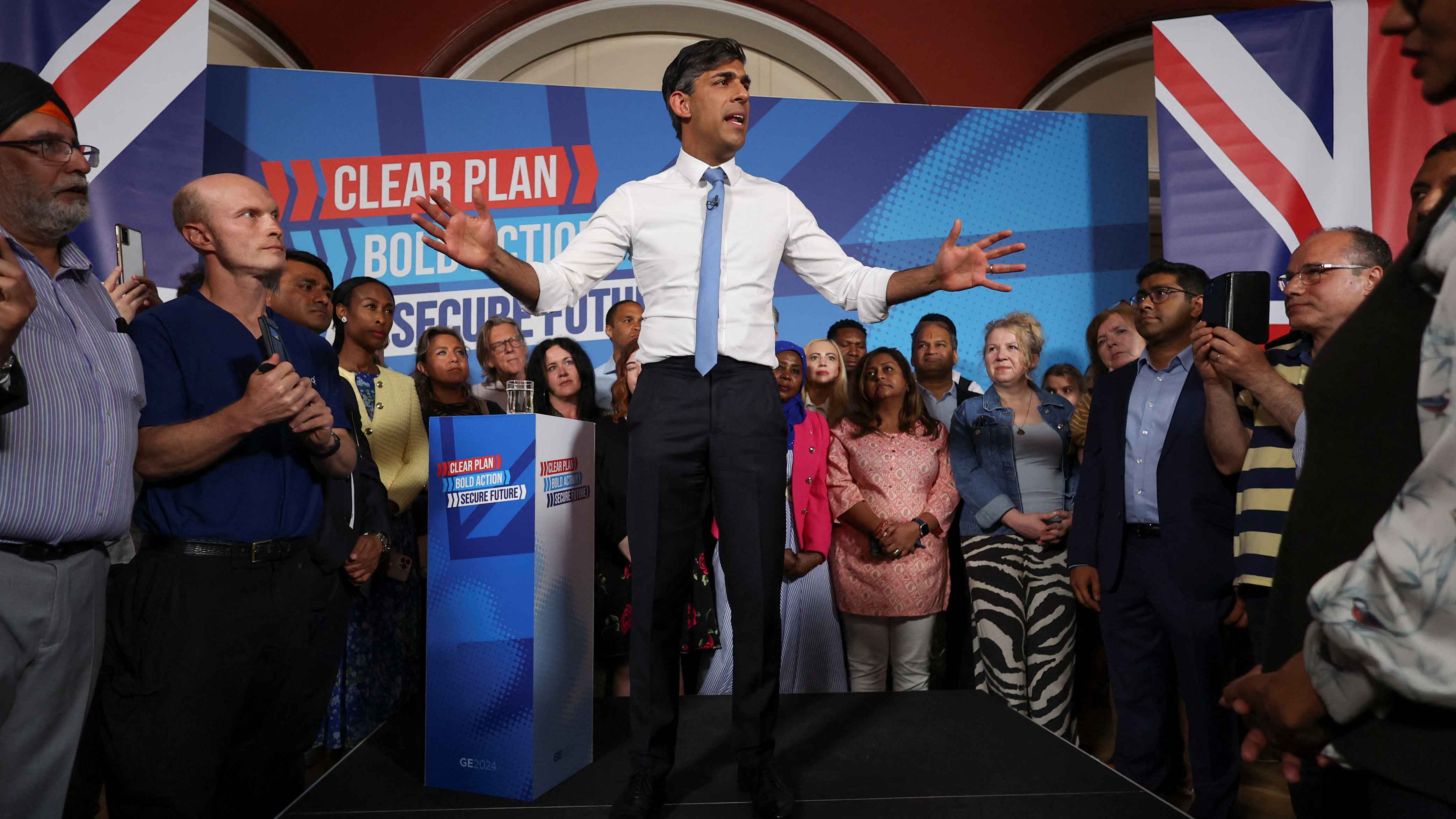 عشية الانتخابات.. حزب المحافظين البريطاني يقر  "مبكرا" بالهزيمة