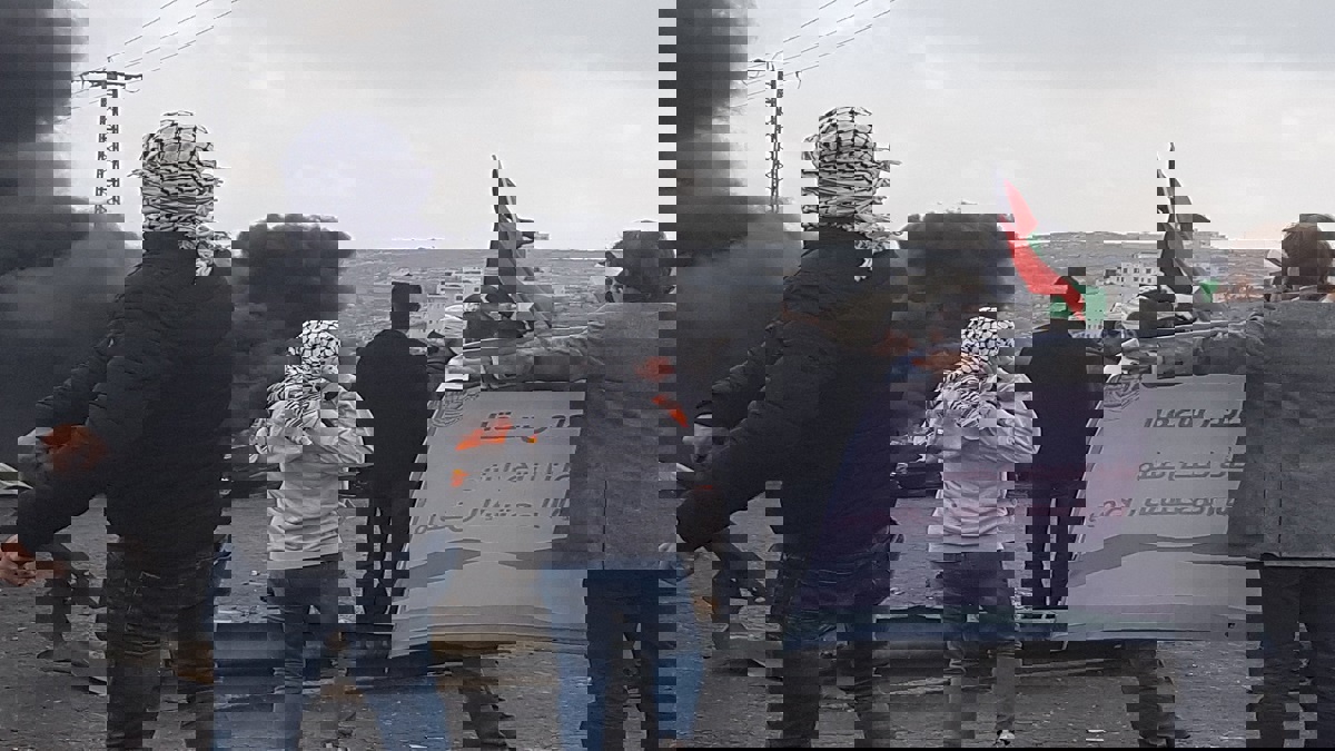 استطلاع: ثلثا الشعب الفلسطيني يؤيدون اللجوء للعمل المسلح ردًا على "صفقة القرن"