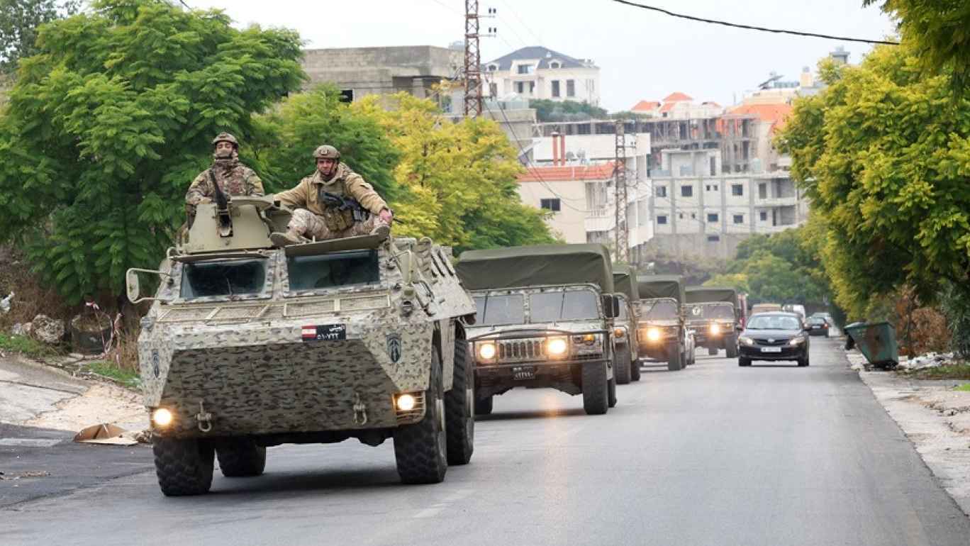 الجيش اللبناني يفكك 600 مخزن أسلحة و 2000 صاروخ كورنيت تابعة لحزب الله