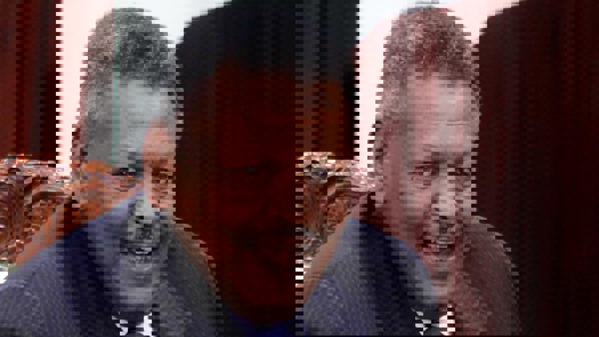 النيابة السودانية تحقق مع النائب الأول للبشير بكري حسن صالح بشأن "انقلاب الإنقاذ"