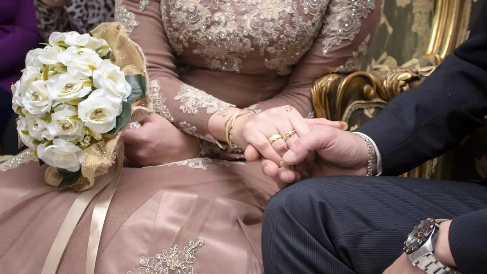 المنيا المصرية.. مبادرة لتيسير الزواج تفجر الجدل (فيديو)