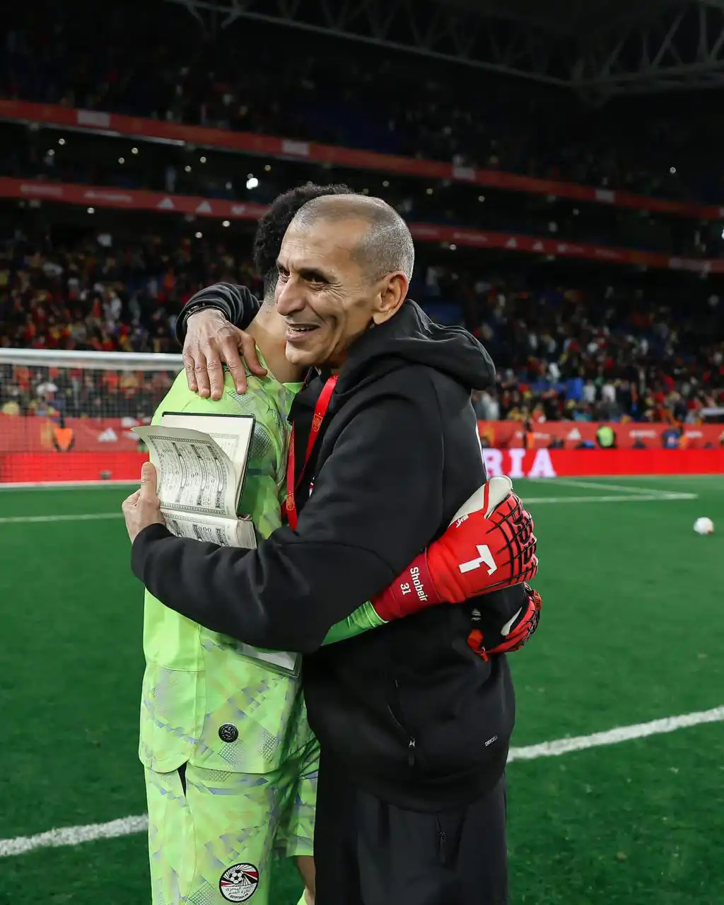 مصطفى شوبير ومدرب الحراس سعفان الصغير