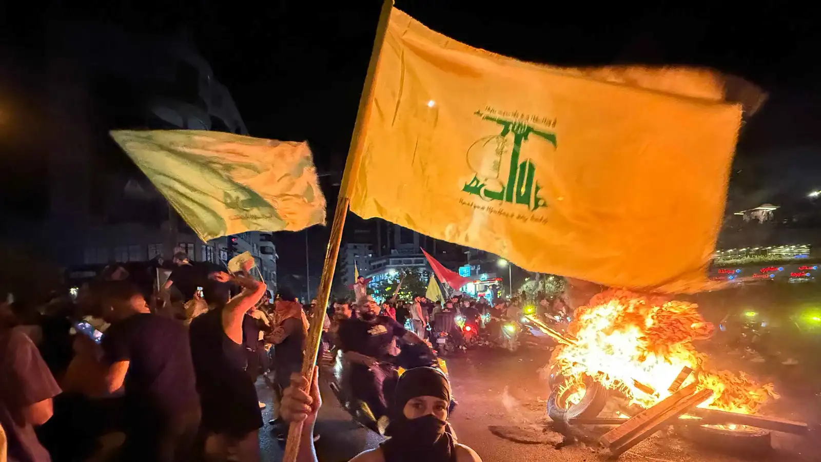 لبنان يحبس أنفاسه.. حزب الله يحشد أنصاره للتصعيد وبري يتحرك للتهدئة