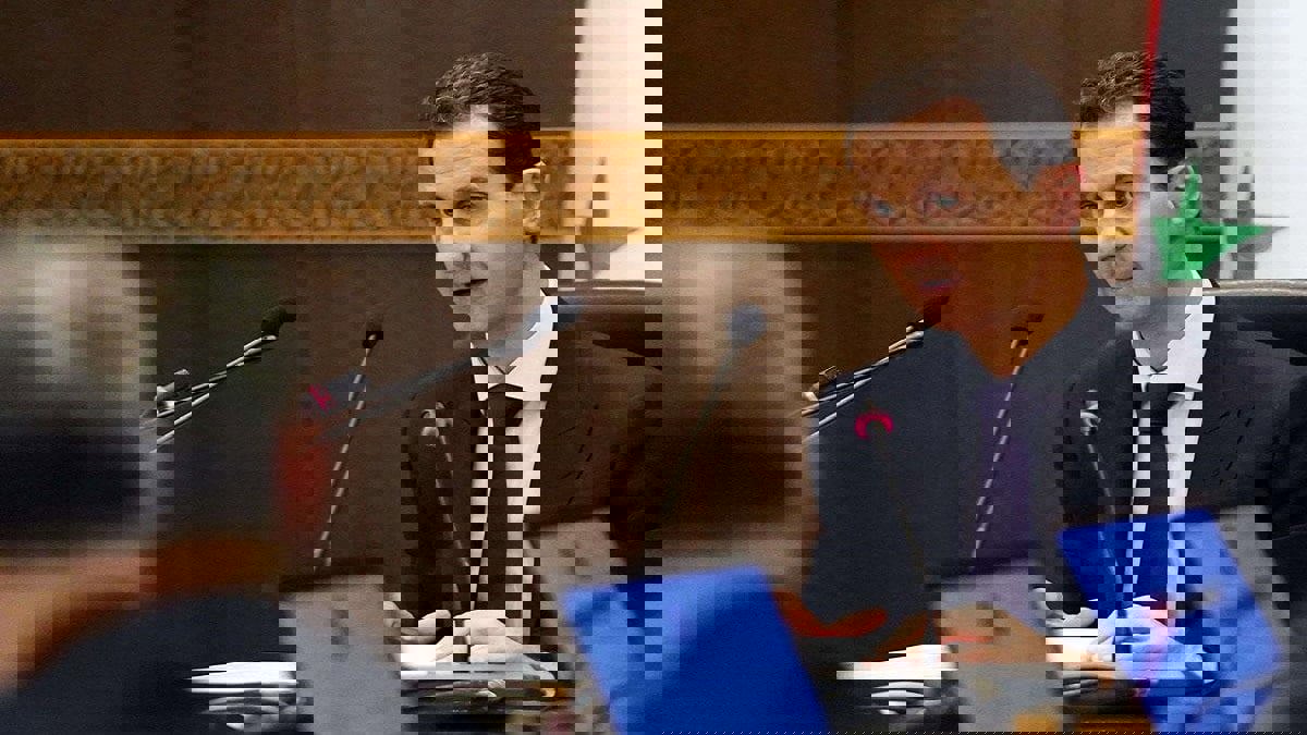 بشار الأسد يقيل رئيس وزرائه عماد خميس