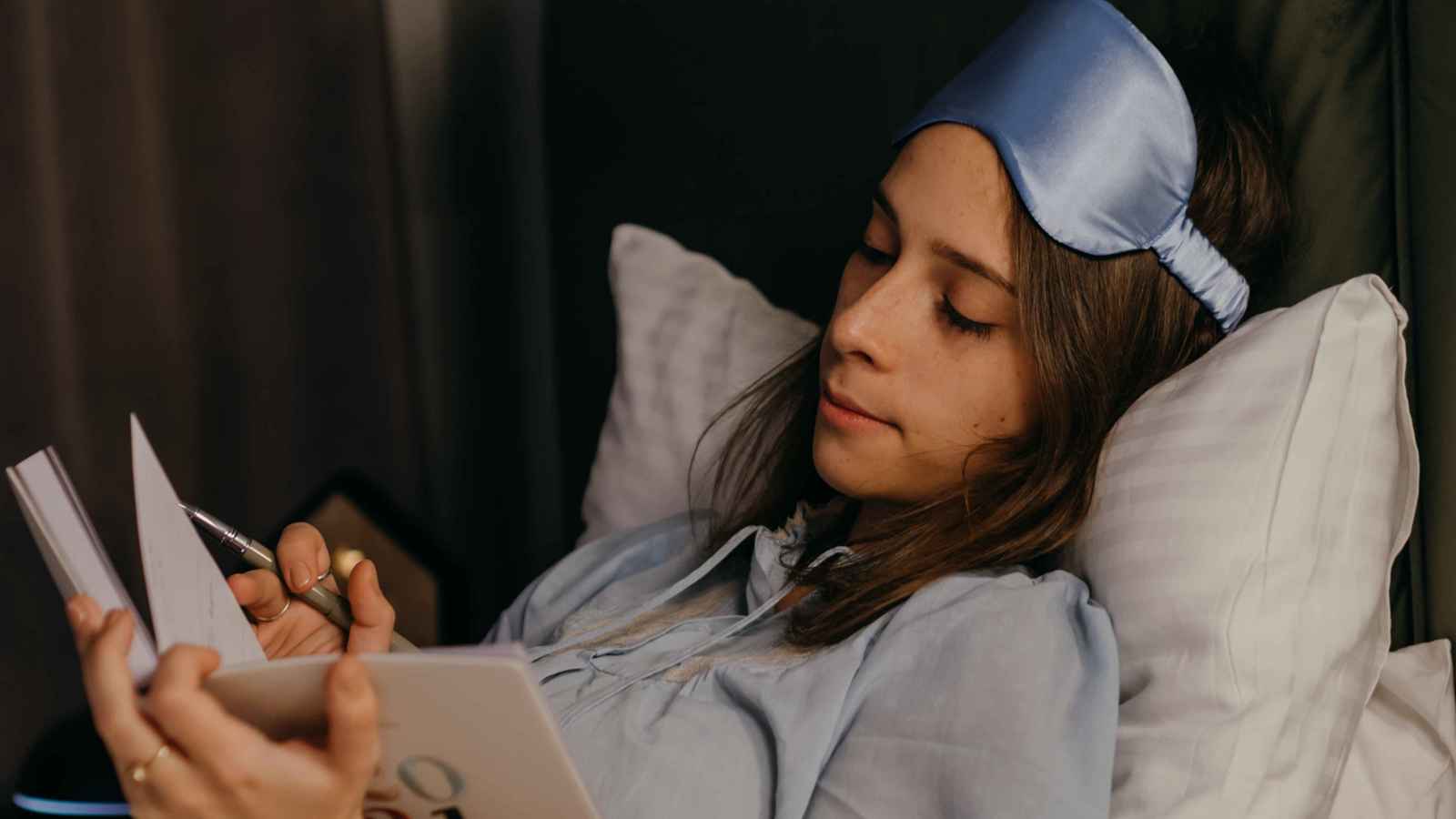 اكتب لنفسك تَسعد.. دراسة تكشف سراً مجانياً لرفع المعنويات