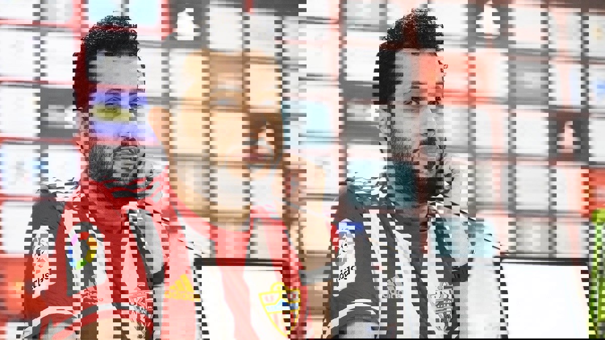 تركي آل الشيخ يحسم الجدل بشأن تعاقد ألميريا مع مدرب الأهلي المصري‎