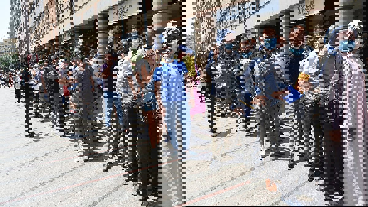 "عشوائية" التطعيم تدفع الإيرانيين للسفر إلى أرمينيا لتلقي علاج كورونا