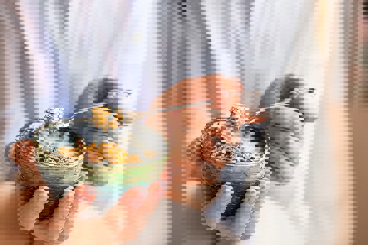 5 مصادر طبيعية للكالسيوم تضمن صحة العظام بعد انقطاع الطمث