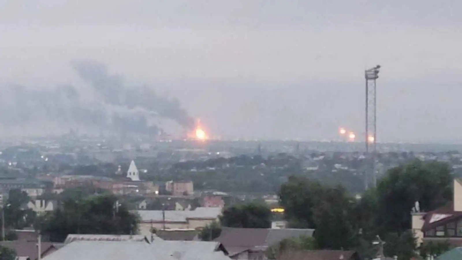 أوكرانيا تقصف مصفاة نفطية في سامارا الروسية (فيديو)