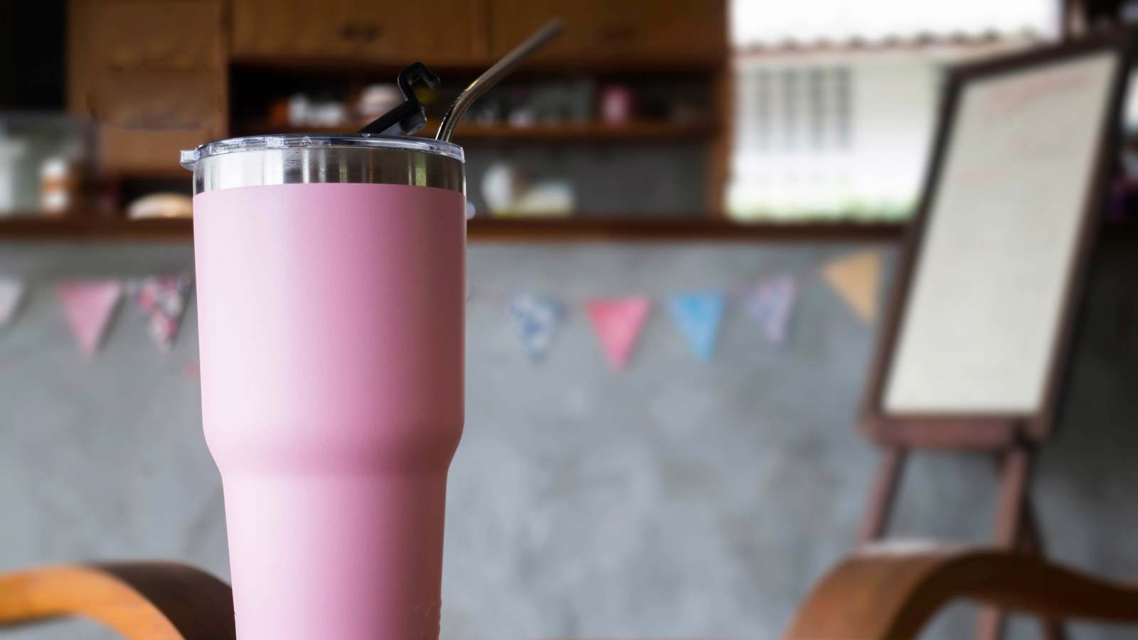 طريقة شربك للماء تؤثر على شبابك