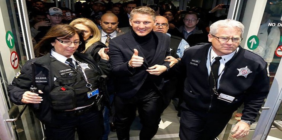 شفاينشتايغر يحظى باستقبال الأبطال لدى وصوله إلى شيكاغو (فيديو وصور)