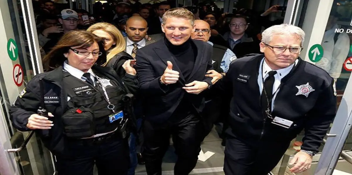 شفاينشتايغر يحظى باستقبال الأبطال لدى وصوله إلى شيكاغو (فيديو وصور)