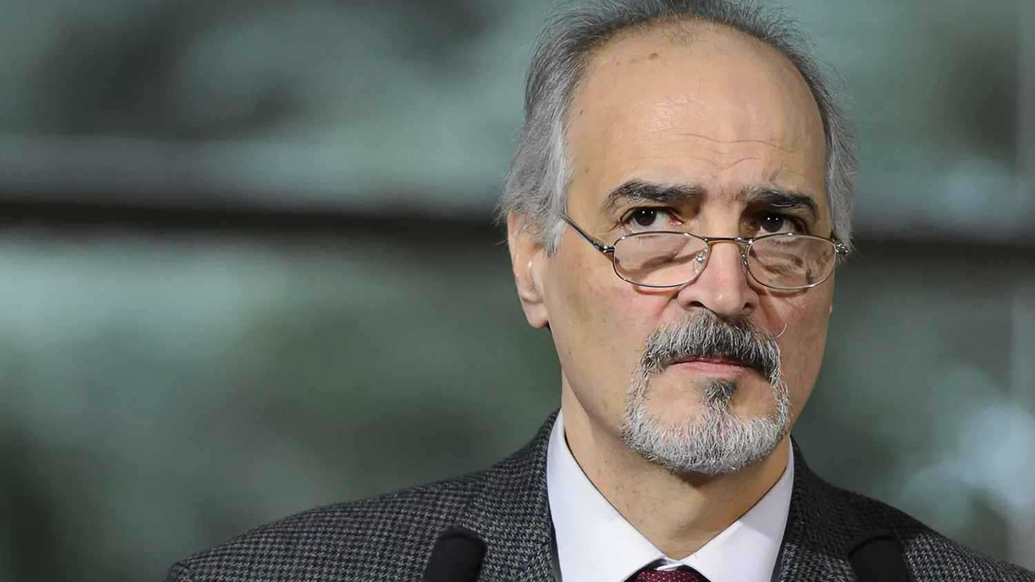 "سفير العهدين".. بشار الجعفري يواصل عمله في موسكو "بضغط روسي"