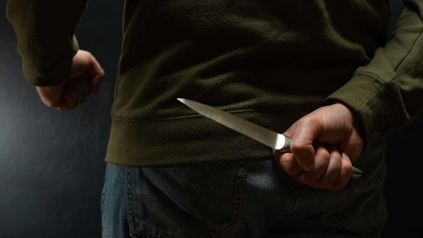 بهدف "حماية أمه".. مراهق تركي يقتل والده طعناً بالسكين