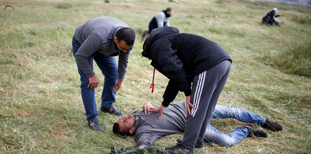 16 شهيدًا ومئات الإصابات بنيران الاحتلال على حدود غزة خلال "مسيرة العودة"