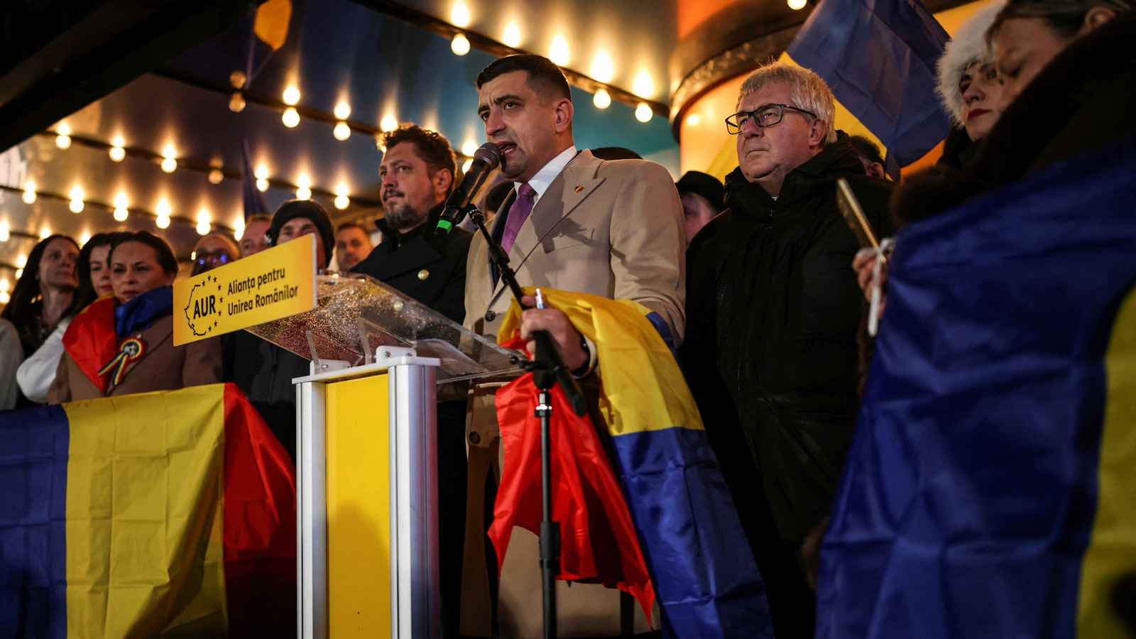 رومانيا.. الحزب الحاكم "يقلب الطاولة" على اليمين المتطرف