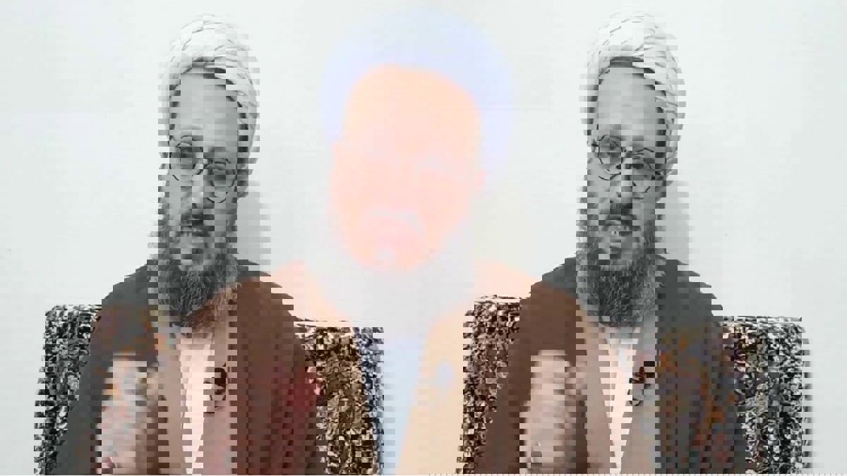 رجل دين إيراني "يبيع" دعاء مضادا لفيروس "كورونا" (صورة)