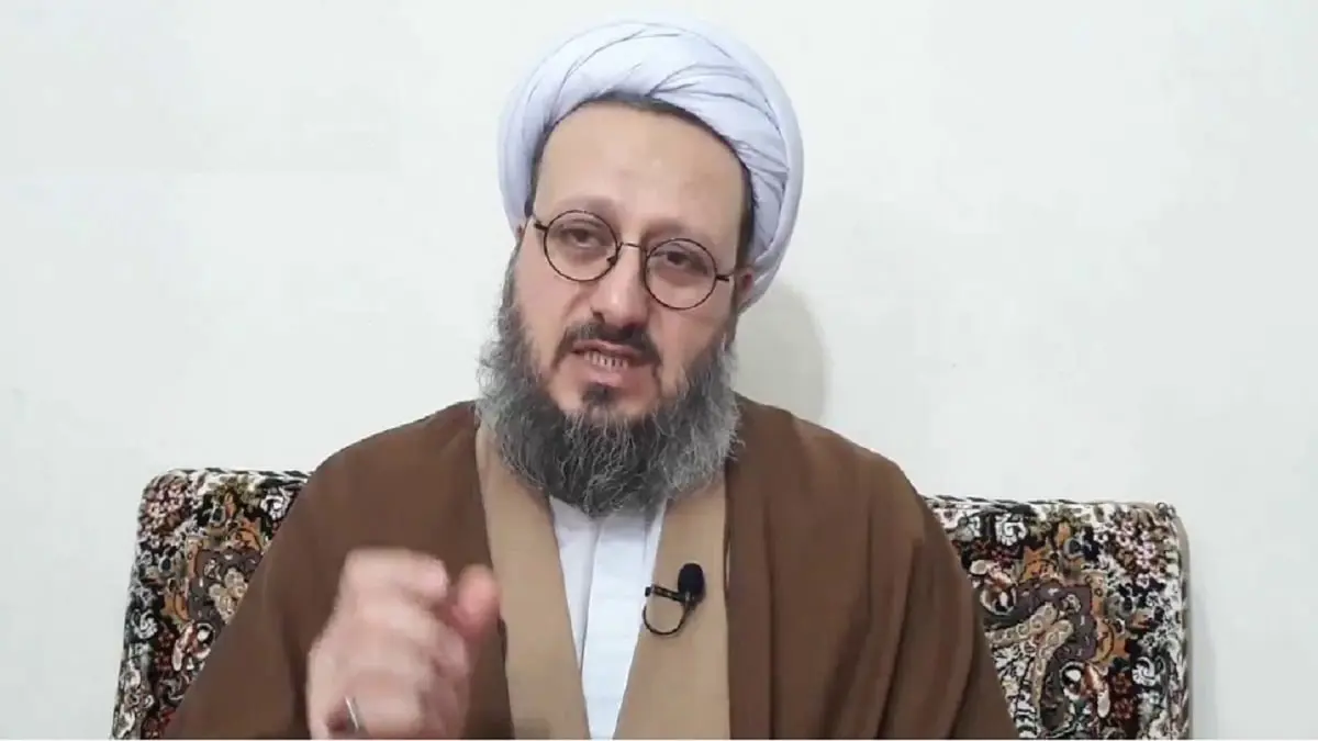 رجل دين إيراني "يبيع" دعاء مضادا لفيروس "كورونا" (صورة)