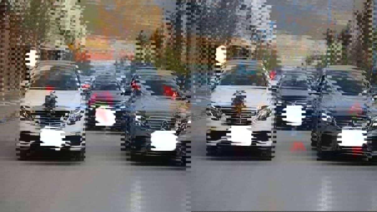 سفيان عڨاڨنة.. دموع أم تحول زفاف ابنها الفقير إلى حفل أسطوري في الجزائر