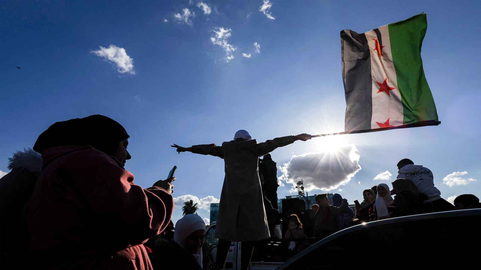 سوريا.. حكومة "تصريف الأعمال" تدعو لاستئناف عمل القطاعات الخدمية