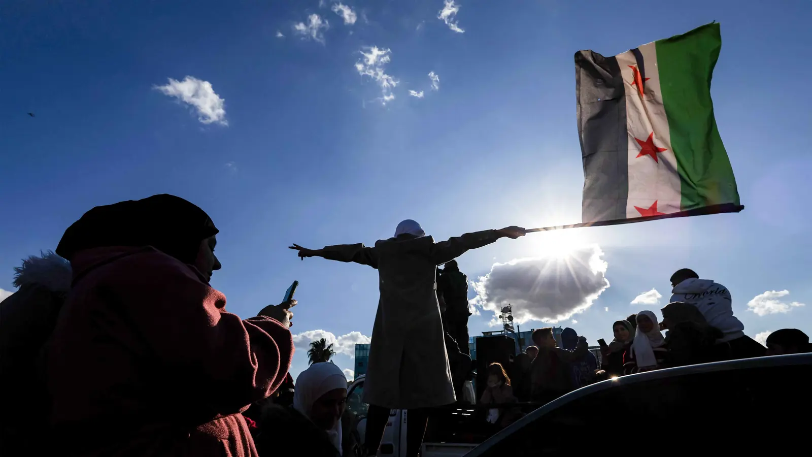 سوريا.. حكومة "تصريف الأعمال" تدعو لاستئناف عمل القطاعات الخدمية