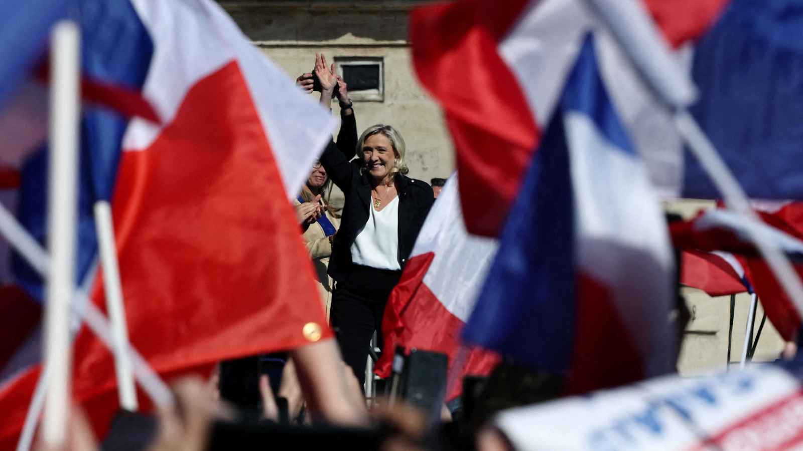 بعد حرمانها من الترشح للرئاسة الفرنسية.. ما مصير لوبان السياسي؟