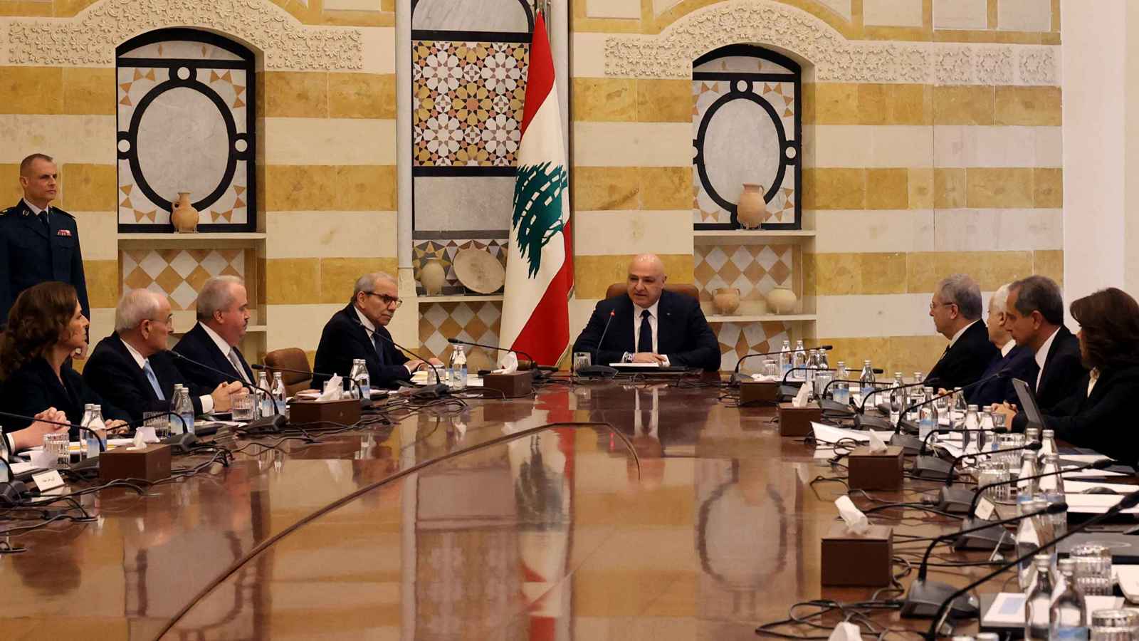 رفضا لنزع سلاح حزب الله.. الثنائي الشيعي يهدد الحكومة اللبنانية بصدام كبير