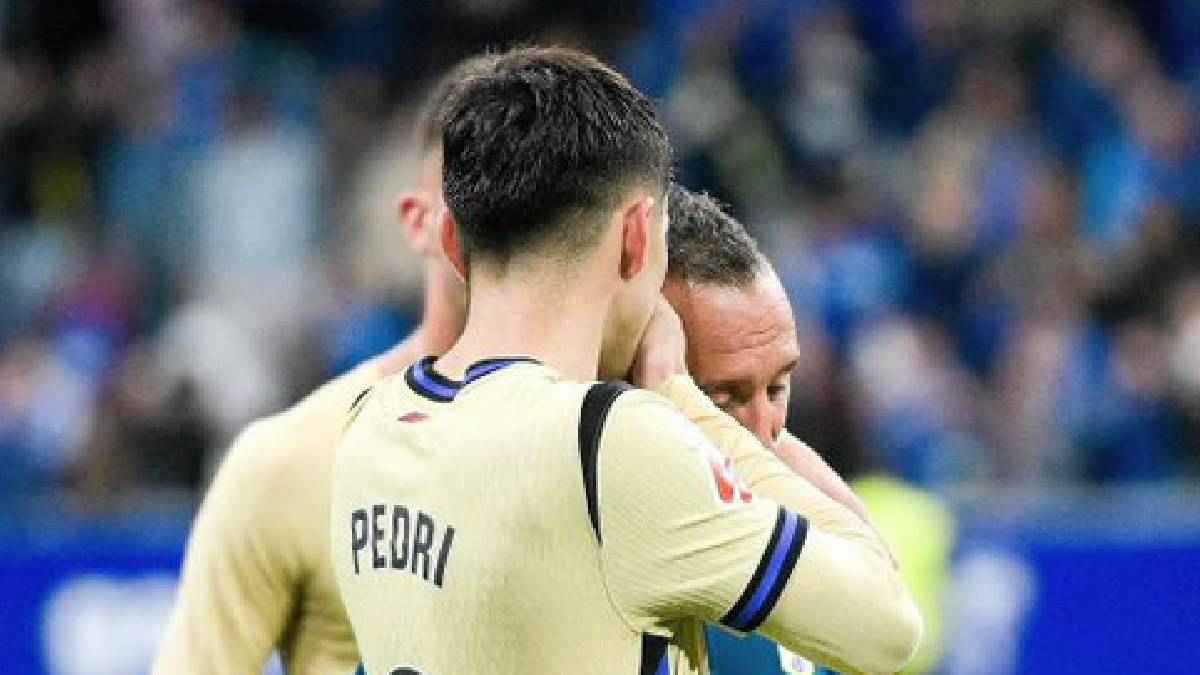 من هو لاعب ريال أوفييدو الذي طلب بيدري قميصه أمام الجميع؟ (صور)