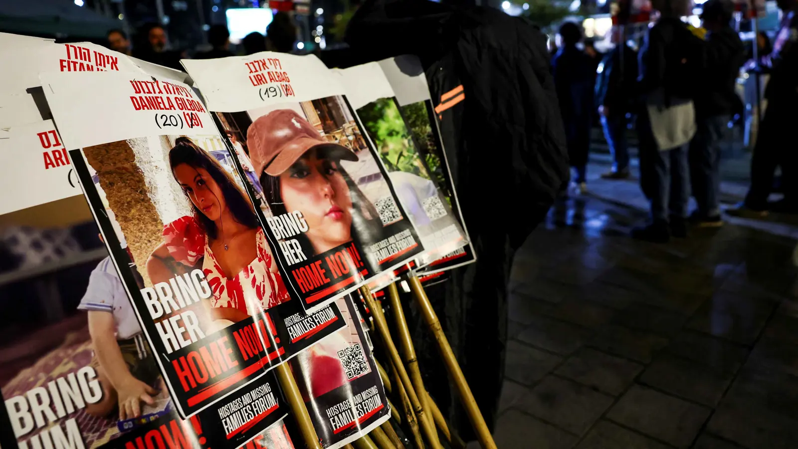 مستشار ترامب للأمن القومي يلتقي عائلات رهائن أمريكيين لدى حماس