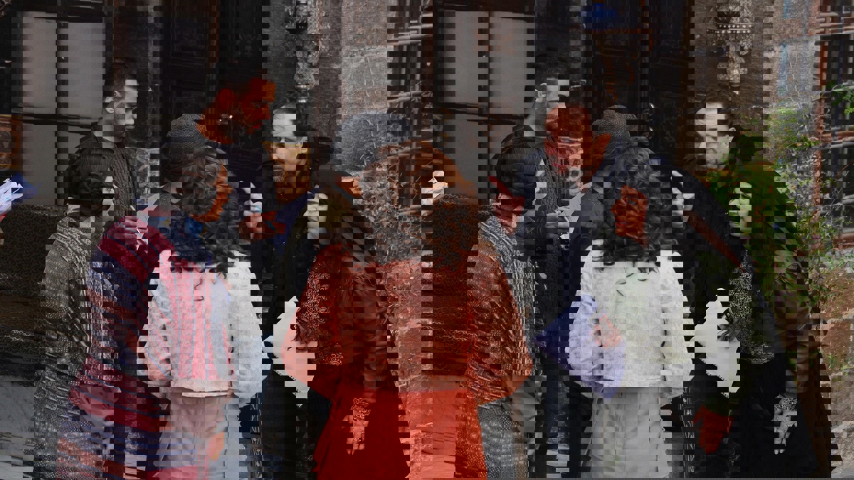 ما سبب عراك سحر فوزي وجيني إسبر في مسلسل "سلاسل ذهب"؟ 