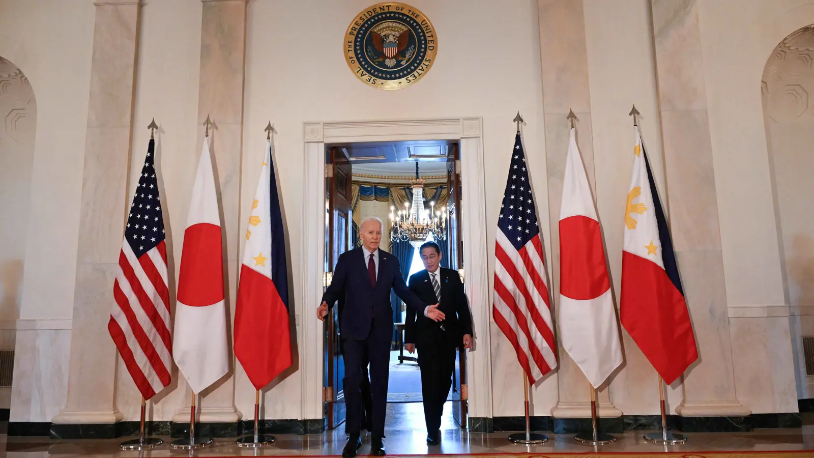 قبل رحيل بايدن.. أمريكا واليابان والفلبين تتعهد بتعزيز التعاون بينها