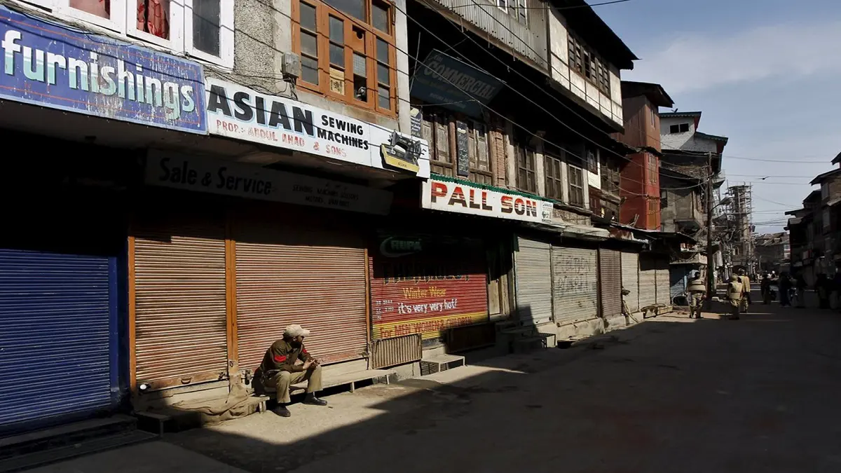 إضراب عام يعطل الحياة في "كشمير الهندية"