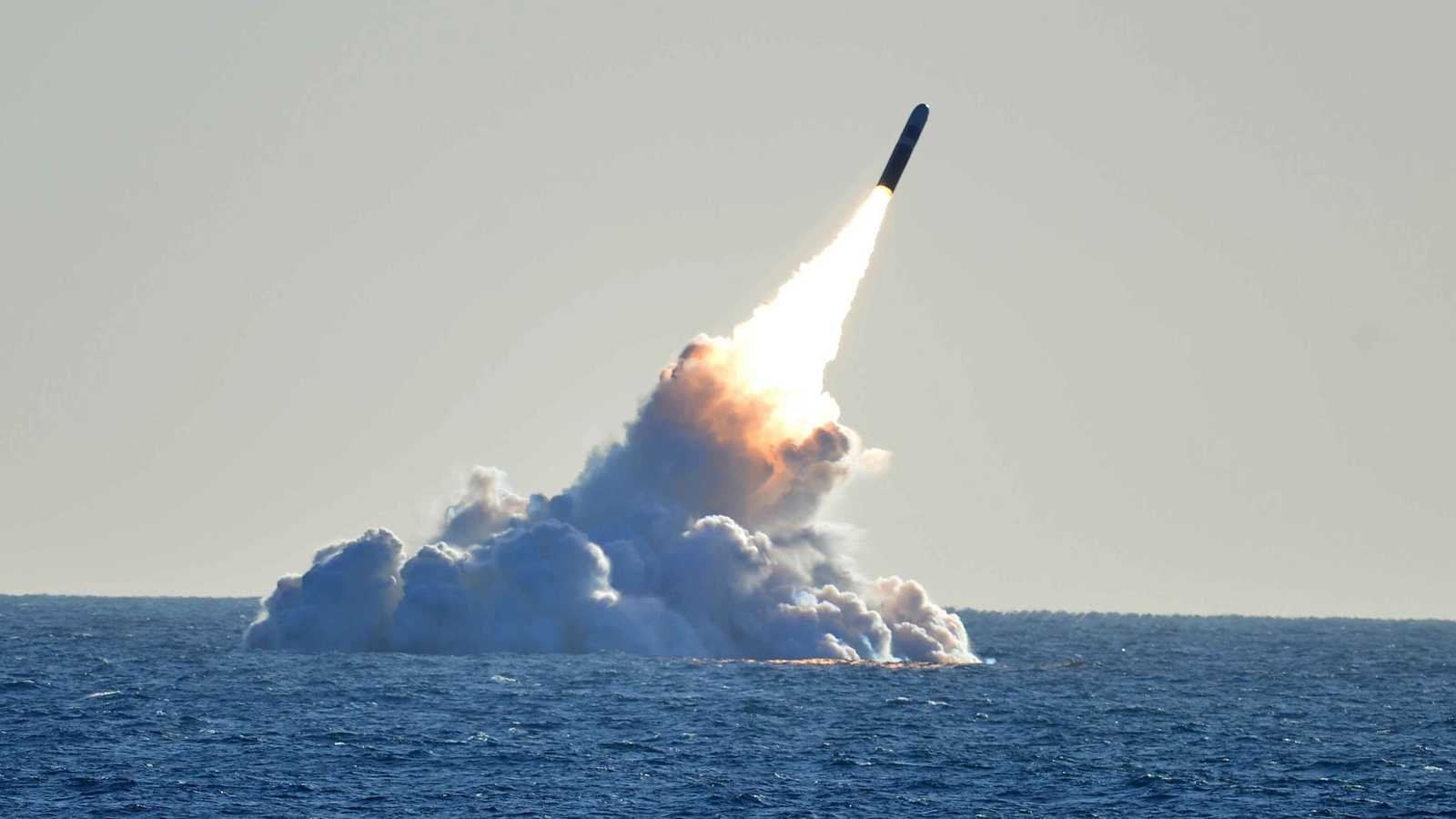 المخاطر تتزايد.. هل تمنع أمريكا حربًا مدمّرة بـ "صاروخ نووي"؟