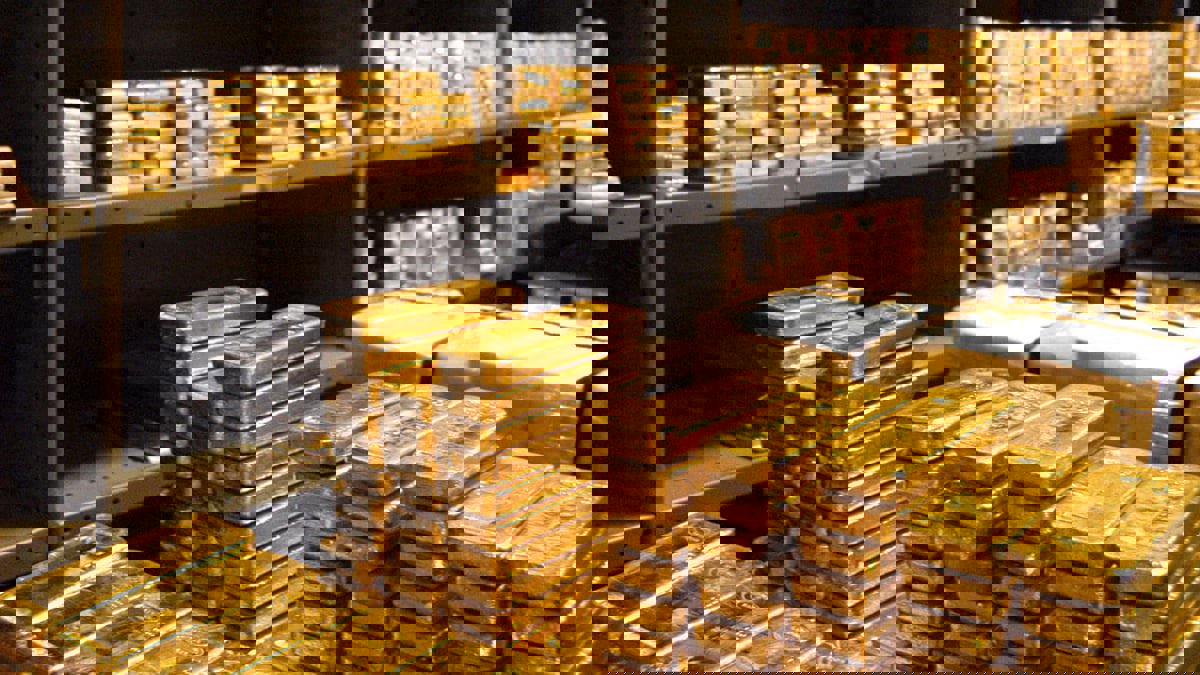 الذهب ينخفض بعد صعود قياسي في أعقاب غزو روسي لأوكرانيا‎‎