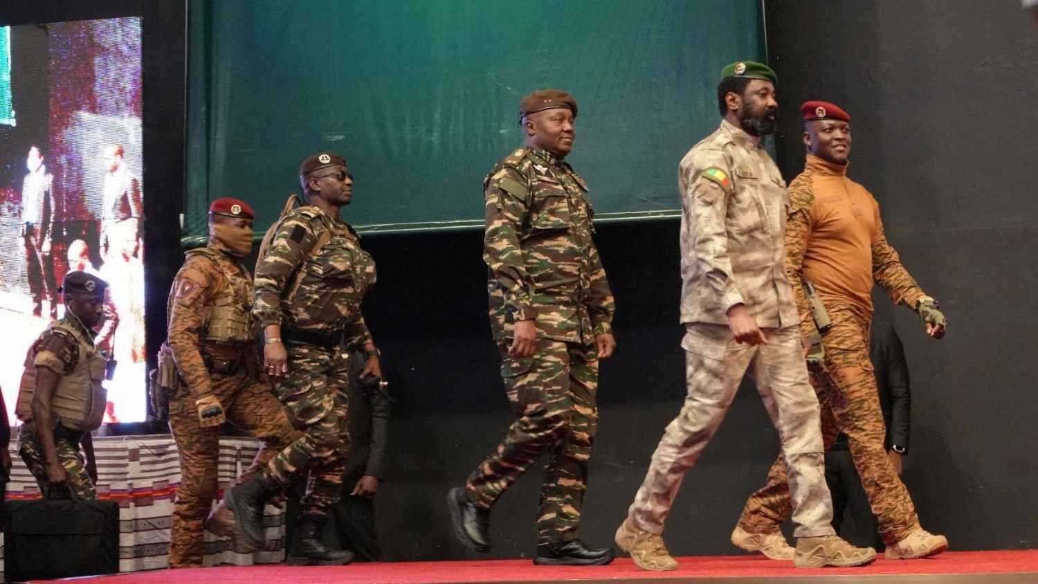 انهيار أمني كبير.. هل تقترب "نصرة الإسلام" من السيطرة على بوركينا فاسو؟