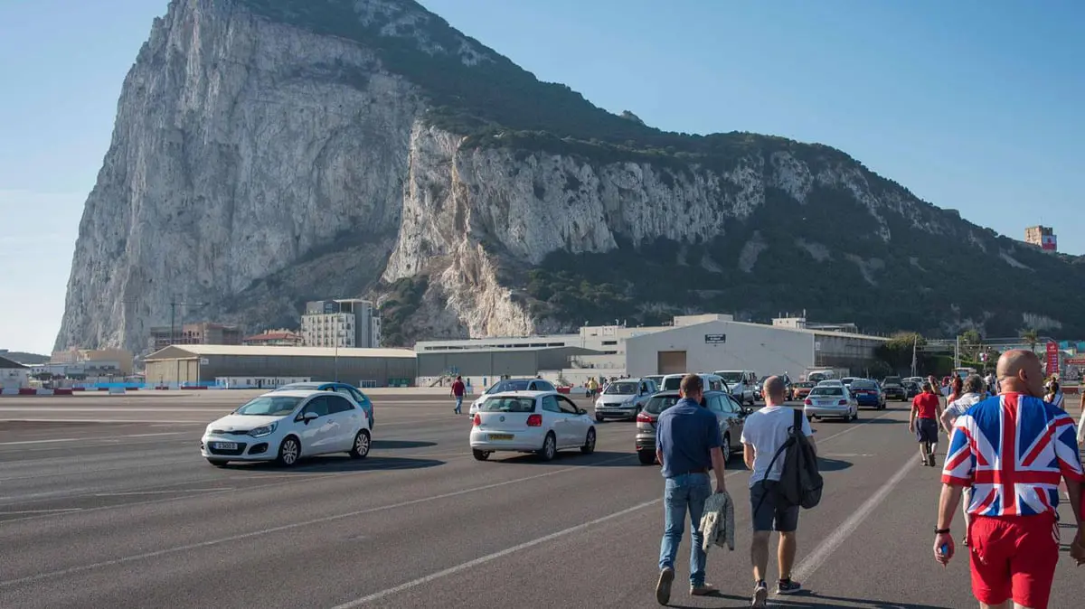 إسبانيا تقول إنها حققت انتصارًا في النزاع مع بريطانيا على جبل طارق