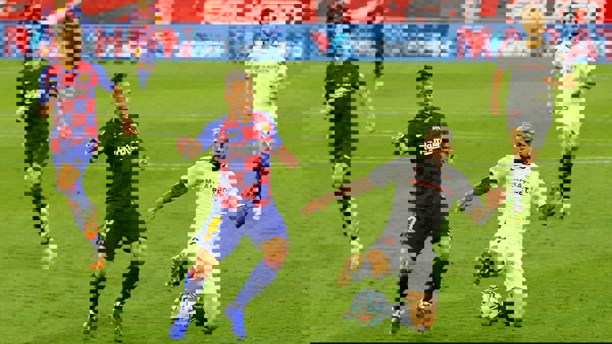 ترتيب الدوري الإسباني بعد تعادل برشلونة وإشبيلية