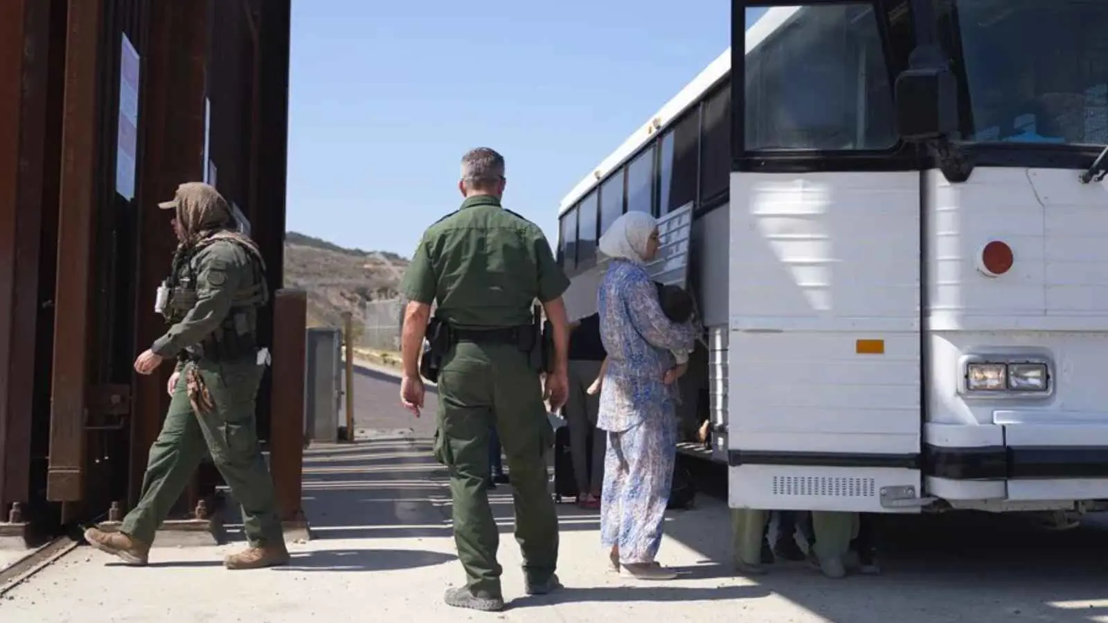 أمريكا تستعد لتوسيع "سجون المهاجرين"