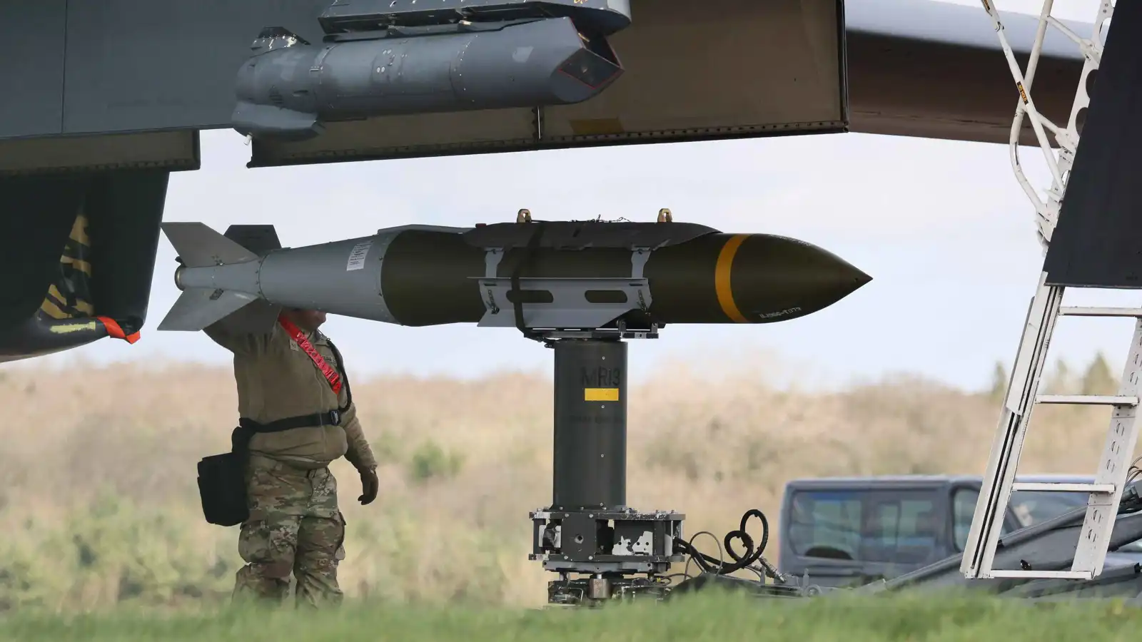 التوقيت والأسلوب.. كيف تخوض إسرائيل "حرب أدمغة" ضد اقتصاد التسلح الإيراني؟