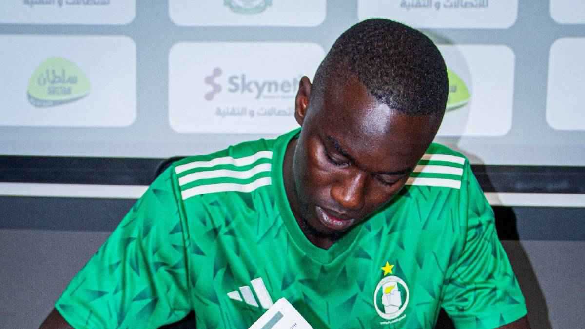 رسمياً.. الأهلي طرابلس الليبي يعلن صفقة السنغالي لامين كامارا (صور) 