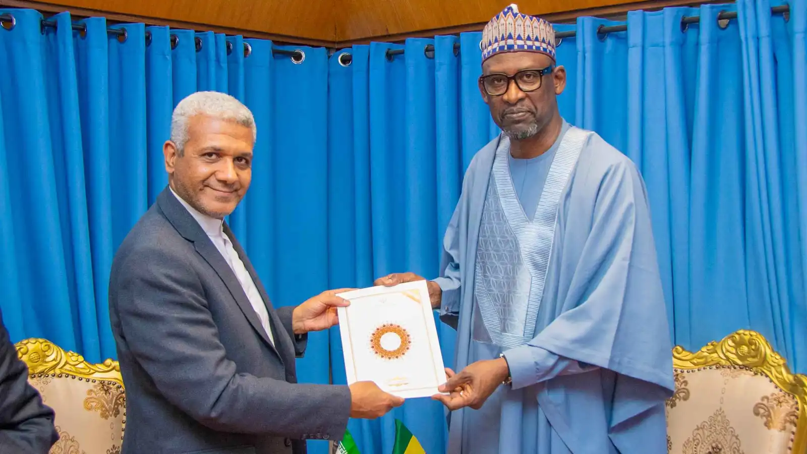 الاستثمار والتسليح.. كيف تتغذى طهران من فوضى الساحل الأفريقي؟