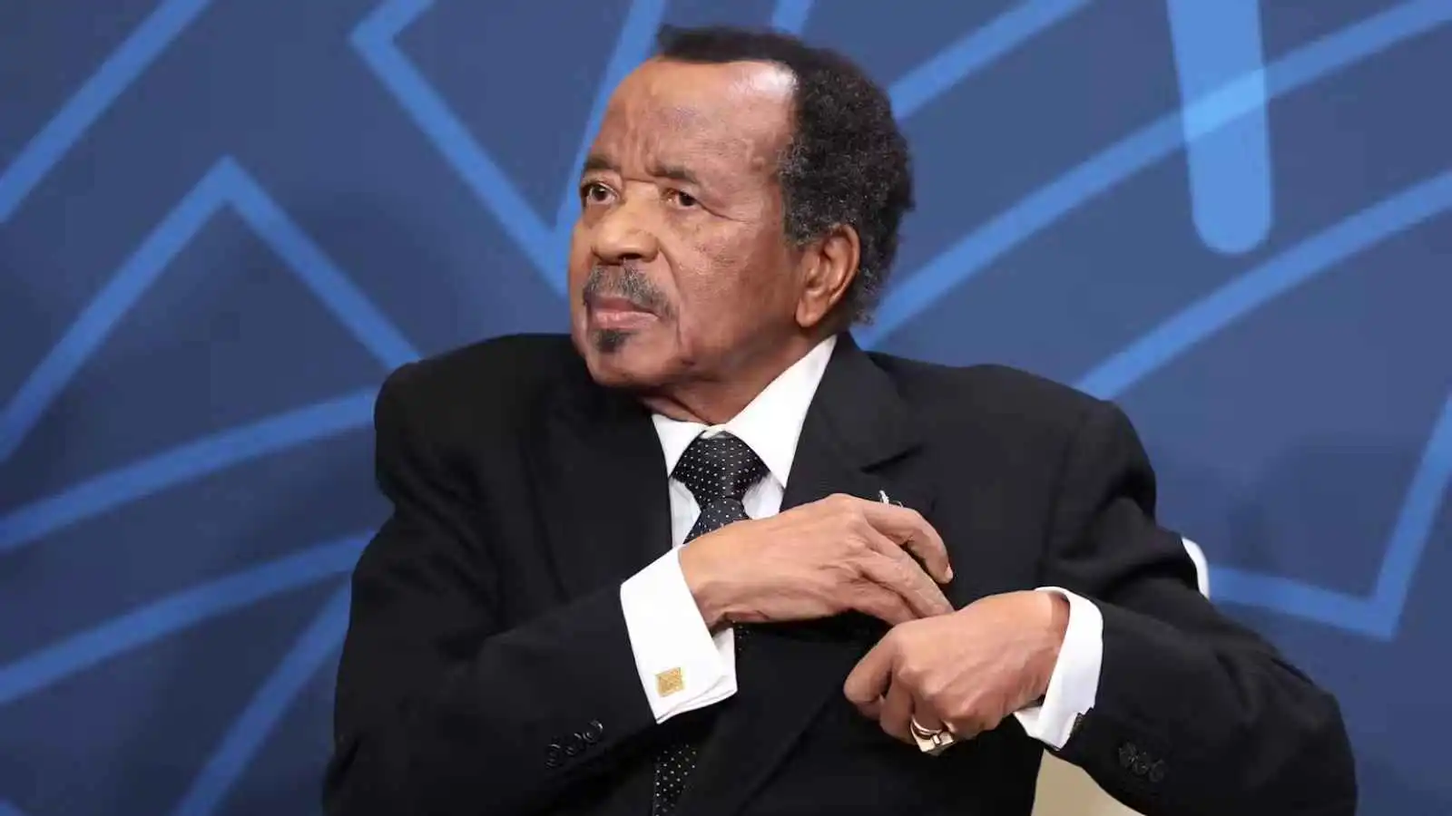 مع قرب الانتخابات.. تحذيرات من "انقلاب سياسي" داخل الحزب الحاكم بالكاميرون