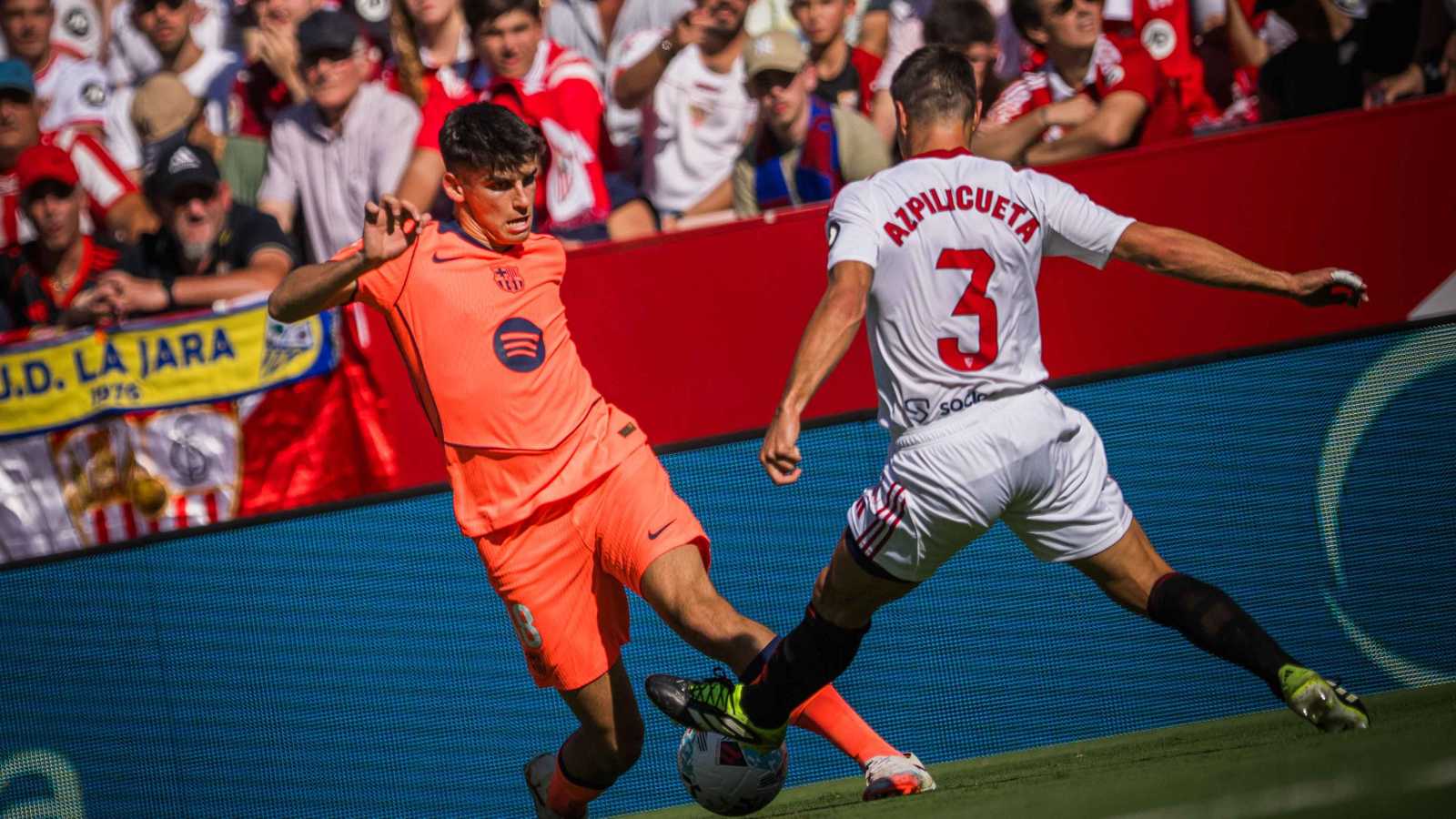 ليس ليفاندوفسكي.. أكثر لاعب خذل جمهور برشلونة في الخسارة ضد إشبيلية