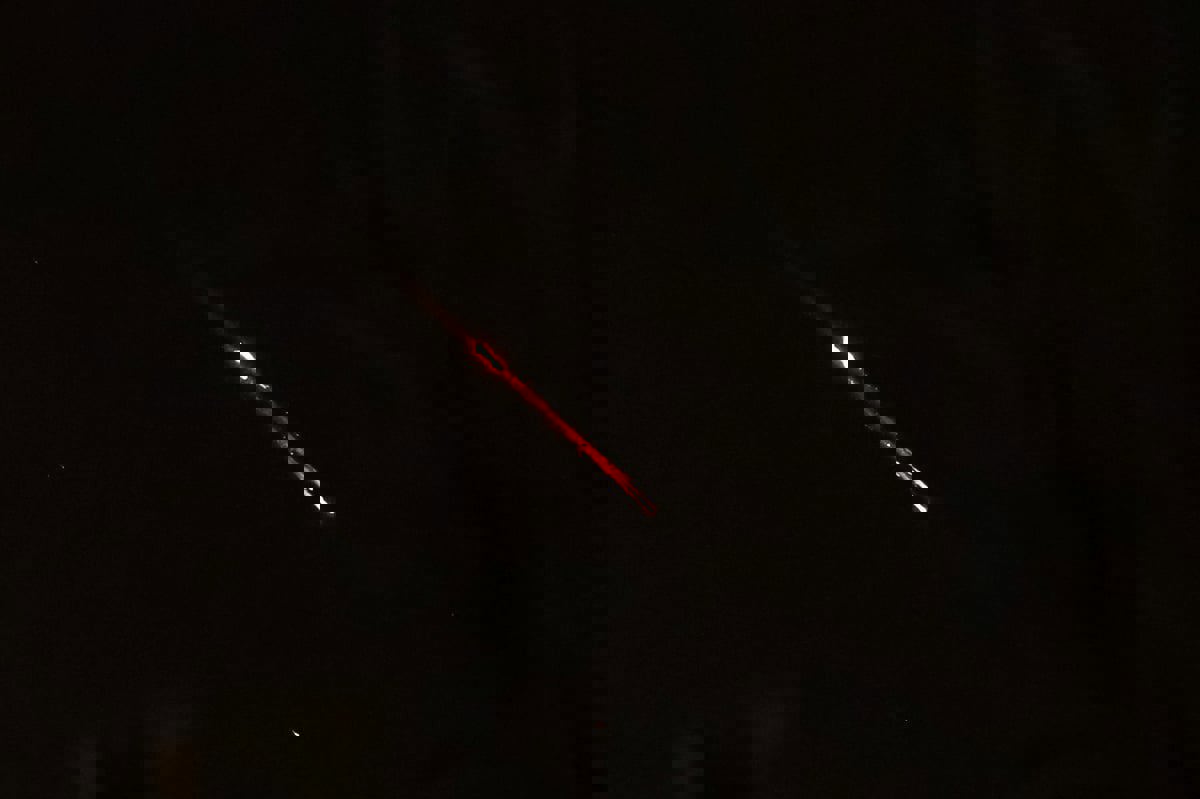 "معاريف": صاروخ إيراني سقط في البحر الميت قادر على حمل رأس نووي