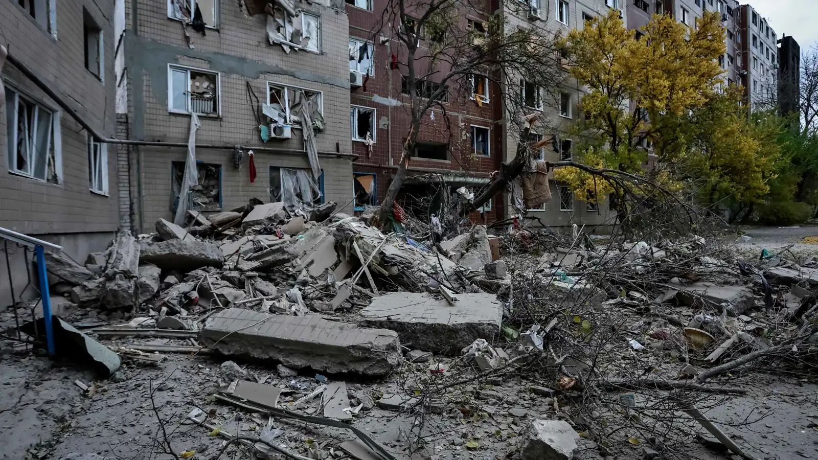 الزحف الروسي يتواصل.. هل اقتربت ساعة حسم "أم المعارك" في شرق أوكرانيا؟