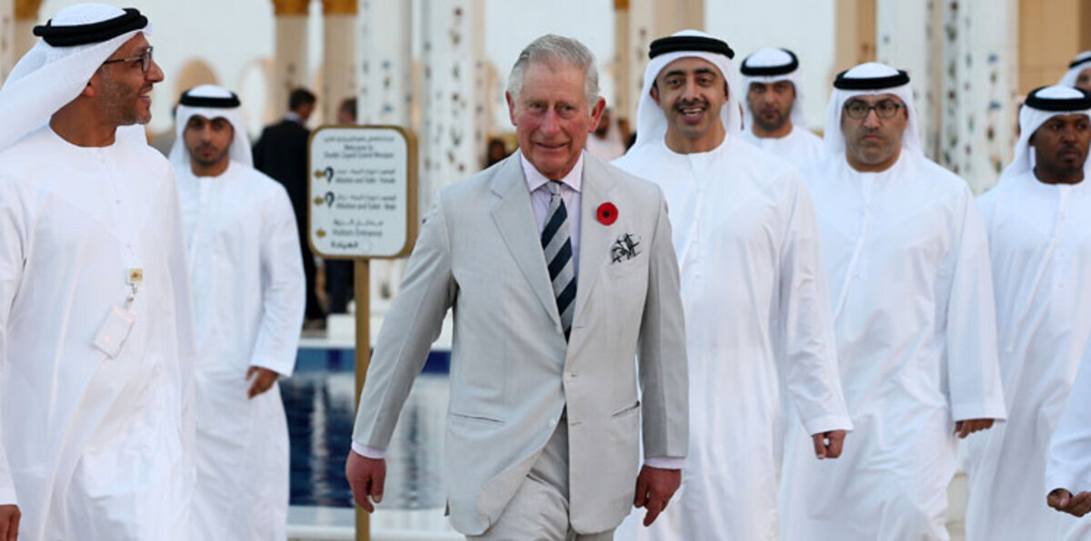 الأمير تشارلز يقدم كنزًا إسلاميًا نادرًا للإمارات (صورة)