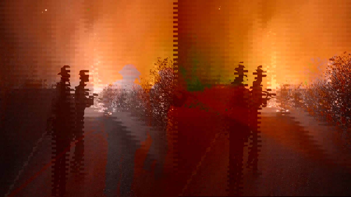 حريق هائل يلتهم مستودعاً للذخيرة في العاصمة التشادية نجامينا (فيديو)